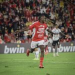 El veterano goleador Hugo Rodallega marcó el 1-0 al minuto 30 con un potente remate de zurda desde fuera del área.
Independiente Santa Fe @SantaFe