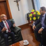 El presidente del Congreso, Honorio Henríquez, y el presidente de la Corte Suprema, Iván Mauricio Lenis Gómez, se reunieron para hacer un llamado nacional a la construcción de consensos y al diálogo respetuoso entre los poderes públicos