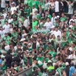 Barras bravas de Atlético Nacional desataron el caos en la tribuna en el partido contra Jaguares