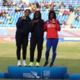 Flor Denis Ruiz como campeona gracias a un registro de 67.34 metros, marca con la que además estableció récord de los Juegos Centroamericanos y del Caribe, superando el 63.80 que ella misma había impuesto en Veracruz 2014. La plata fue para Valentina Barrios, quien alcanzó los 58.14 metros.
