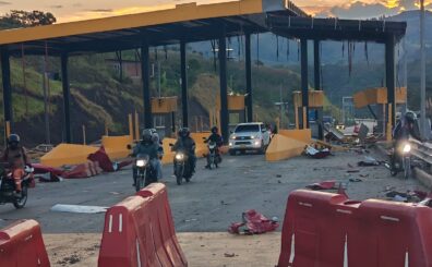 Un atentado con explosivos dejó destruida la infraestructura del peaje de Mondono, Cauca,@tsmnoticias