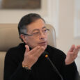 La carta dirigida a la Mesa Directiva invoca la obligación constitucional que restringe los desplazamientos internacionales a quienes dejan la Jefatura del Estado.