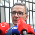 El ministro de Hacienda, Miguel Gómez, anunció que el Gobierno aplazará por un mes el pago del impuesto de renta para las personas naturales que estén en las zonas afectadas por el terremoto.