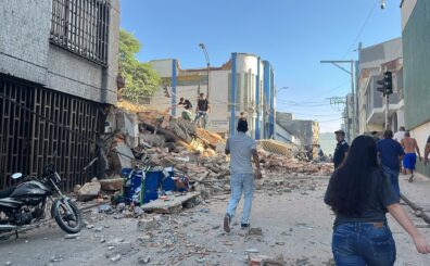 Imagenes de la ciudad de Pereira, donde varias edificaciones se cayeron tras el fuerte sismo de la mañana de este lunes.