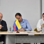 El Vicepresidente de la República de Colombia, José Manuel Restrepo, visitó Manizales para liderar la sesión del Puesto de Mando Unificado (PMU). Su objetivo principal fue coordinar el plan de reconstrucción de Caldas tras el devastador terremoto de magnitud 7,4 ocurrido el pasado 10 de agosto.