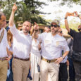 El Presidente Abelardo De La Espriella realizó un recorrido por el barrio Cuarto de Legua, en Cali, con las autoridades de la ciudad, para evaluar las acciones del Gobierno frente a las afectaciones provocadas por el sismo. Foto Presidencia