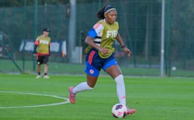 La Selección Colombia Femenina Sub-20 debutará contra Costa Rica este lunes 7 de septiembre de 2026 en la Copa Mundial de la FIFA de la categoría celebrada en Polonia. El encuentro se disputará en el Estadio Miejski ŁKS de Łódź a partir de las 11:00 a. m. (hora de Colombia). Foto FCF