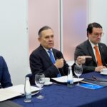 Efraín Cepeda, presidente del Partido Conservador, e Iván Cancino, ministro de Justicia. Foto Prensa Partido Conservador