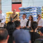 El Presidente Abelardo De La Espriella anunció la entrega de 152 toneladas de cemento, ladrillo, pintura, tuberías y elementos de ferretería para apoyar las reparaciones de viviendas afectadas en el Quindío.Foto: Ovidio González - Presidencia