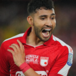 Santa Fe consiguió en el Estadio El Campín de Bogotá una sufrida victoria por la mínima diferencia (1-0) frente al Deportes Tolima. La única anotación del comproiso llego por cuenta de Nahuel Bustos a los 61 minutos.