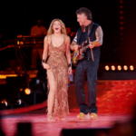 Los artistas Shakira y Alejandro Sanz, se reencontraron en el escenario durante el cuarto concierto sold out de la residencia europea de Foto Nicolás Gerardin