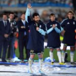 Con un gol de penal, como siempre genialmente ejecutado, y dos fabulosas asistencias para el 3-0 en el amistoso frente a Benin, Lionel Messi dijo hoy adiós a la Selección Argentina; deja un palmarés extraordinario.