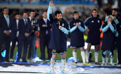 Con un gol de penal, como siempre genialmente ejecutado, y dos fabulosas asistencias para el 3-0 en el amistoso frente a Benin, Lionel Messi dijo hoy adiós a la Selección Argentina; deja un palmarés extraordinario.