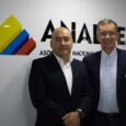 Javier Díaz Molina deja la Presidencia Ejecutiva de Analdex tras 29 años en el cargo. La Junta Directiva aceptó su renuncia y designó a Santiago Pardo Salguero como su sucesor.Foto: Analdex