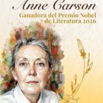La poeta canadiense, Anne Carson , reconocida por su forma de cruzar poesía, prosa, traducción y tradición clásica, recibió la noticia mientras se encontraba de viaje en Islandia. Su obra ha llevado a Safo, Catulo, Sófocles y Eurípides a dialogar con autores y lenguajes contemporáneos.