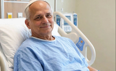 El papa León XIV presenta una evolución posoperatoria normal tras la intervención quirúrgica a la que fue sometido para extirparle un tumor maligno en el pulmón derecho, informó hoy la Oficina de Prensa de la Santa Sede.