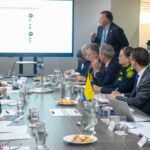 El Ministerio de Agricultura y Desarrollo Rural, junto con los integrantes del Consejo Nacional del Arroz, oficializó la puesta en marcha del Modelo de Ordenamiento Productivo para el sector arrocero colombiano. La medida, acordada entre agricultores, la industria y comercializadores, iniciará su ejecución formal durante el primer semestre de 2027 con el fin de fortalecer la sostenibilidad económica de la cadena y proteger el ingreso de los productores.