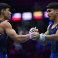 La histórica participación de Colombia en el Campeonato Mundial de Gimnasia Artística Róterdam 2026 concluyó este domingo con presencia nacional en la final de barra fija, donde Camilo Vera y Ángel Barajas finalizaron en la sexta y séptima posición, respectivamente.