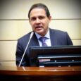 El líder del Legislativo senador Honorio Henriquez,les pidió a los colombianos no caer en estafas.