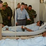 Presidente Santos, Mindefensa, Fiscal General, Defensor del Pueblo y Altos Mandos con los soldados que resultaron heridos en el Cauca

 Foto: Efraín Herrera - SIG