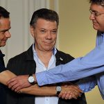 ‘A través del diálogo todo se puede resolver’, dijo el Presidente Santos tras reunión con el Vicepresidente y Minhacienda para analizar financiación de obras de infraestructura

Foto: Cesar Carrión - SIG