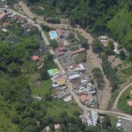 Presidente Santos sobrevoló la zona de la tragedia en Salgar, Antioquia