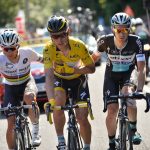 Tour de France 2015 - 09/07/2015 - 6ème Etape - Arras/ Amiens -  Tony MARTIN (EQS) prit dans une chute au 400m, passe la ligne blessé, entouré de ses coéquipiers
