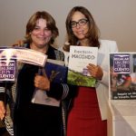 se meten en el cuento de regalar un libro