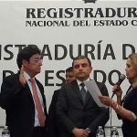 Francisco Santos Calderón llegó a la inscripción de su candidatura acompañado por el senador Álvaro Uribe.