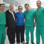 Operación-Oscar-Iván-Zuluaga-Equipo-de-cirugía-robótica-de-la-Clínica-Marly