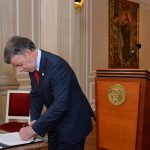 El Presidente de la República durante la posesión del abogado Guillermo Sánchez, nuevo magistrado de la Sección Tercera del Consejo de Estado