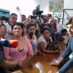 Canciller  habla con colombianos en Frontera