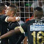 Los jugadores de Once Caldas celebran el gol.