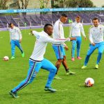 Colombia mira a Uruguay2