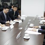 El Ministro de Justicia y del Derecho, Yesid Reyes Alvarado, y el Viceministro de Justicia de la República Popular China, Zhao Dacheng, i