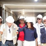 Ministra de Transporte  en obra.