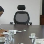 Ministro de Jusiticia Yesid Reyes (derecha) y el embajador de la República Popular China en Colombia, Li Nianping. FOTO CORTESÍA MINISTERIO DE JUSTICIA.