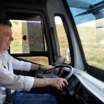 El Presidente Santos llegó este sábado conduciendo el autobús de la comitiva a Barichara, Santander, donde se lanzó el programa de rutas turísticas ‘Seguro te va a encantar’, promovido por el Ministerio de Comercio, Industria y Turismo.