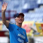 Pekerman saluda de lejos a la Prensa