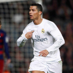 Los blancos dieron la vuelta al tanto de Piqué con el gol de Benzema y el decisivo de Cristiano Ronaldo cuando estaban con uno menos en el campo.