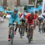 Luis León se impone a Dani Navarro en el sprint de Markina- Xemein.