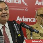 Hernán Rincón (izquierda), nuevo presidente de la Junta Directiva de Avianca, junto con Germán Efromovich (derecha), dueño de la compañía.