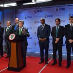 En el lanzamiento de la campaña “Reembólsale al Planeta”, el Presidente Santos, el Ministerio de Ambiente y las grandes cadenas de almacenes pidieron reducir al máximo el uso de bolsas plásticas.