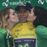 El colombiano lidera la general y le saca 19 segundos al francés Pinot.