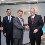 Inauguración de las oficinas de Microsoft en Colombia por parte del Presidente Santos, los ministros de TIC y Comercio y el vicepresidente mundial de operaciones de Microsoft, Kevin Turner, este martes en Bogotá.