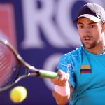 Colombia's player Santiago Giraldo returns the ball to Leonardo Mayer from Argentina during the Vina del Mar ATP tournament semifinal singles match, in Vina del Mar, about 120 km west of Santiago, on February 8, 2014. AFP PHOTO/MARTIN BERNETTI