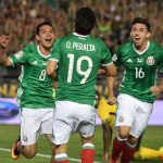 Mexico's Oribe Peralta (C) celebrates with teammates Hirving Lozano (L) and Hector Herrera after scoring against Jamaica during their Copa America Centenario football tournament match in Pasadena, California, United States, on June 9, 2016. / AFP PHOTO / Mark Ralston