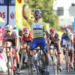 Fernando Gaviria celebrando el triunfo de la xx etapa, este viernes 15 de julio.