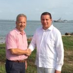 Señor Arthur G. Wyatt, y Juan Carlos Acevedo