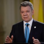 En estos últimos seis años hemos trabajado duro para hacer de Colombia un país en paz, más equitativo y mejor educado, expresó este lunes el Presidente Santos en la alocución con motivo de un nuevo aniversario de gobierno.